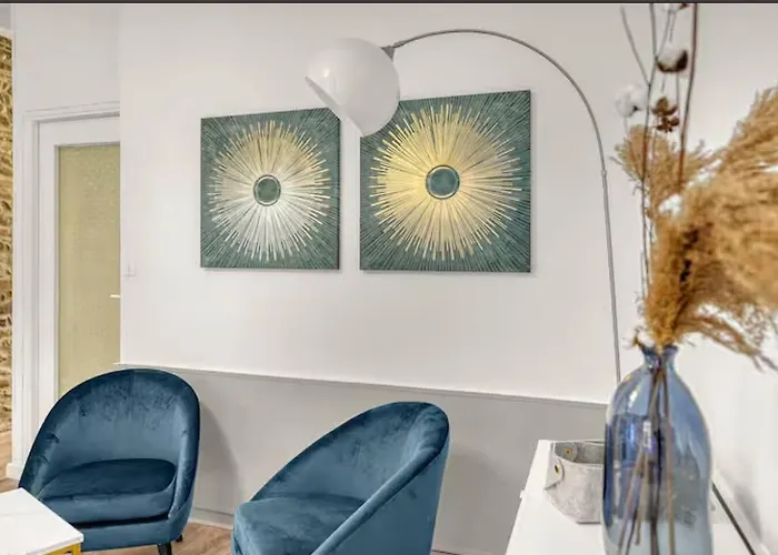 - Proche Gare アパート